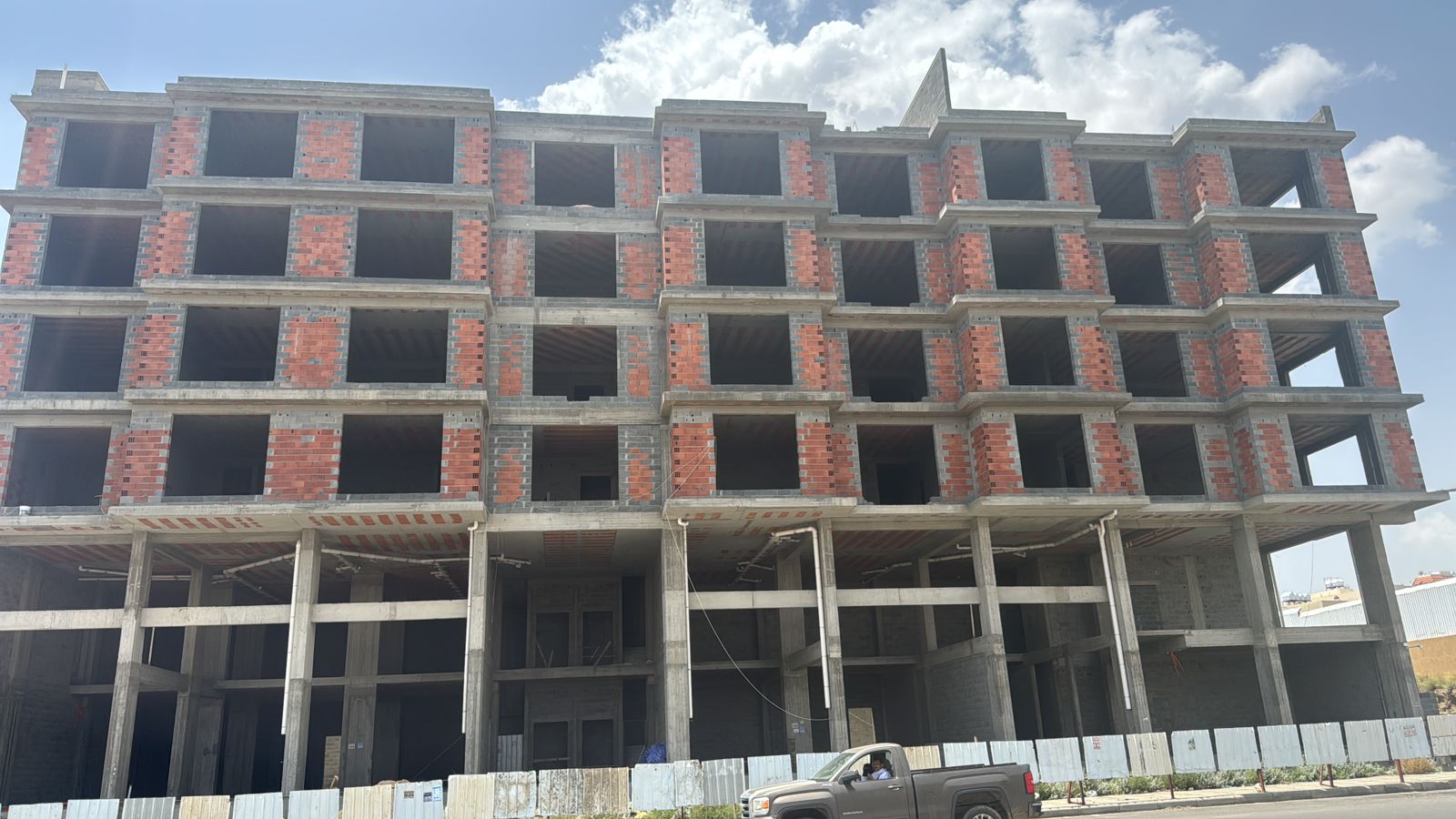 بناء ارتدادات الرياض - إضافة طوابق وسرداب وتوسعة عمودية للمبنى